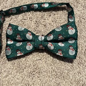 Silky Green Christmas Snowman Bow Tie